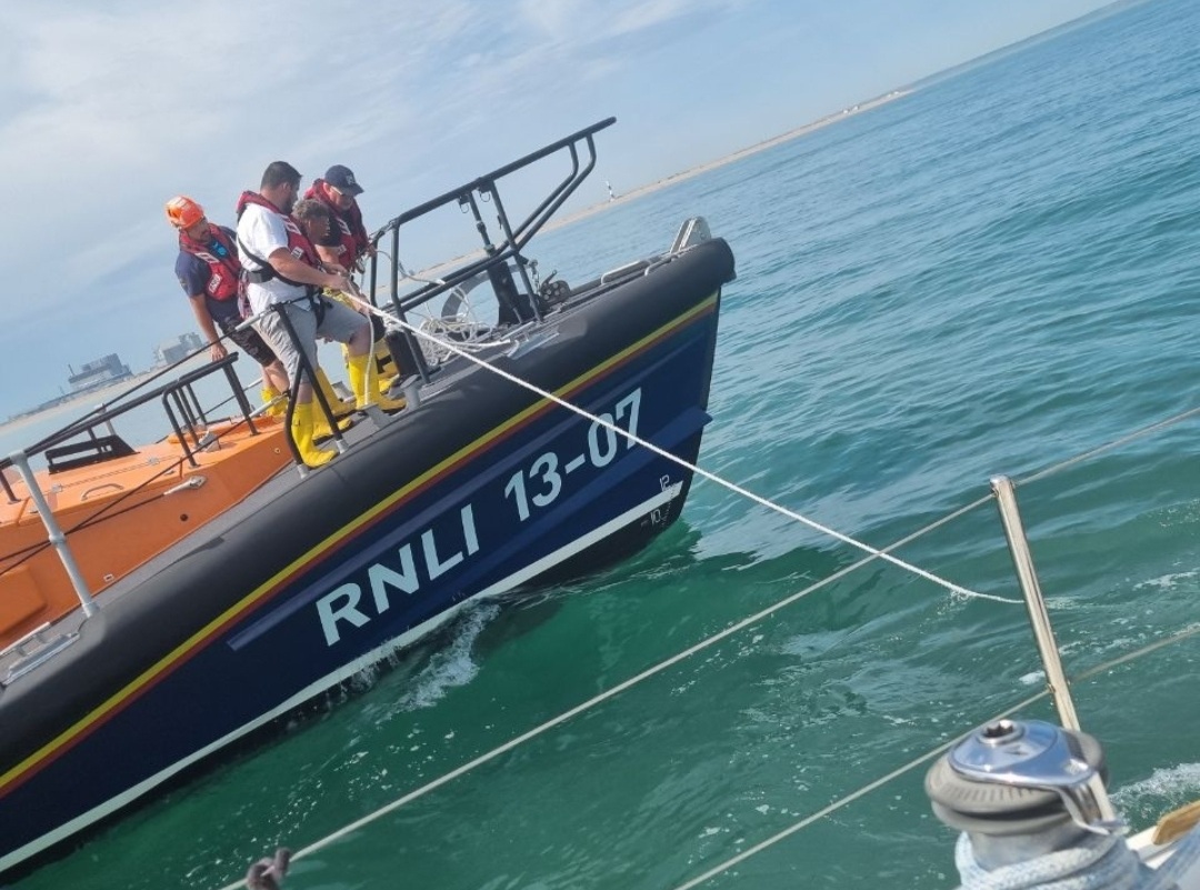 The RNLI crew locate the offending line wrapped around Ginger’s propeller